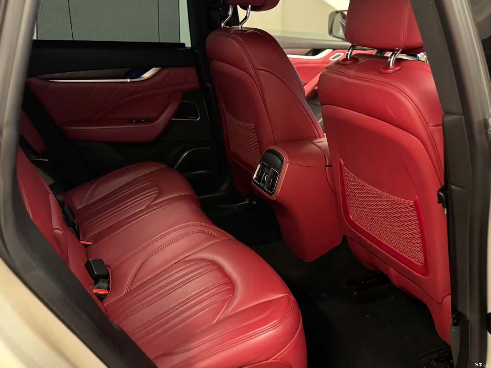 Maserati Levante, 2020 12