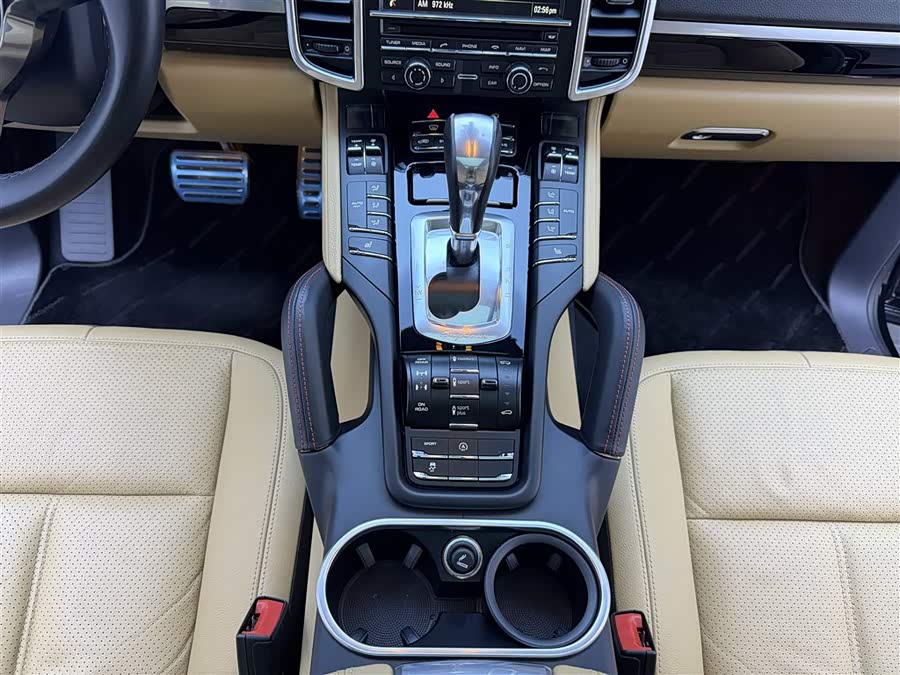 Porsche Cayenne 2016, фото 17