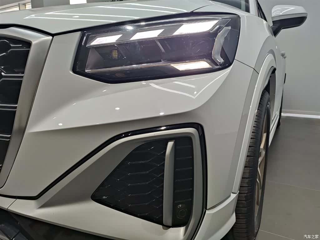 Audi Q2L, 2024 11