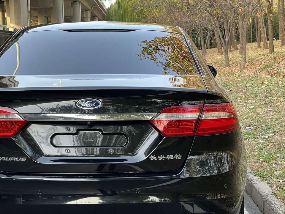 Ford Taurus