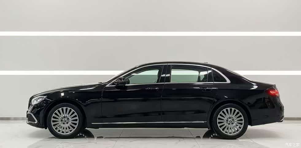 Mercedes-Benz E-Class, 2022 3