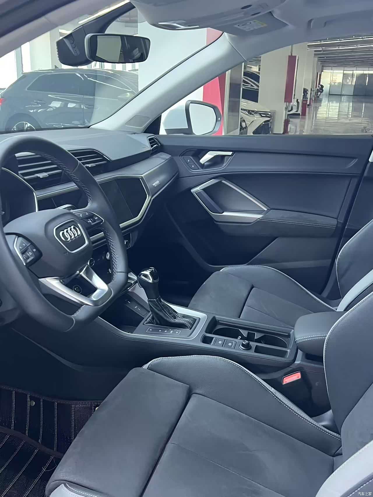 Audi Q3, 2023 11
