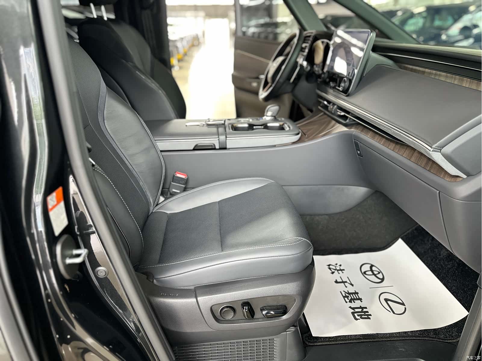 Lexus LM, 2024 19