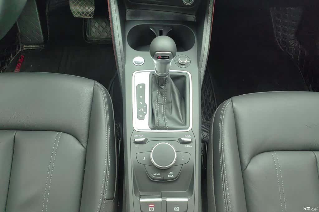 Audi Q2L, 2023 16