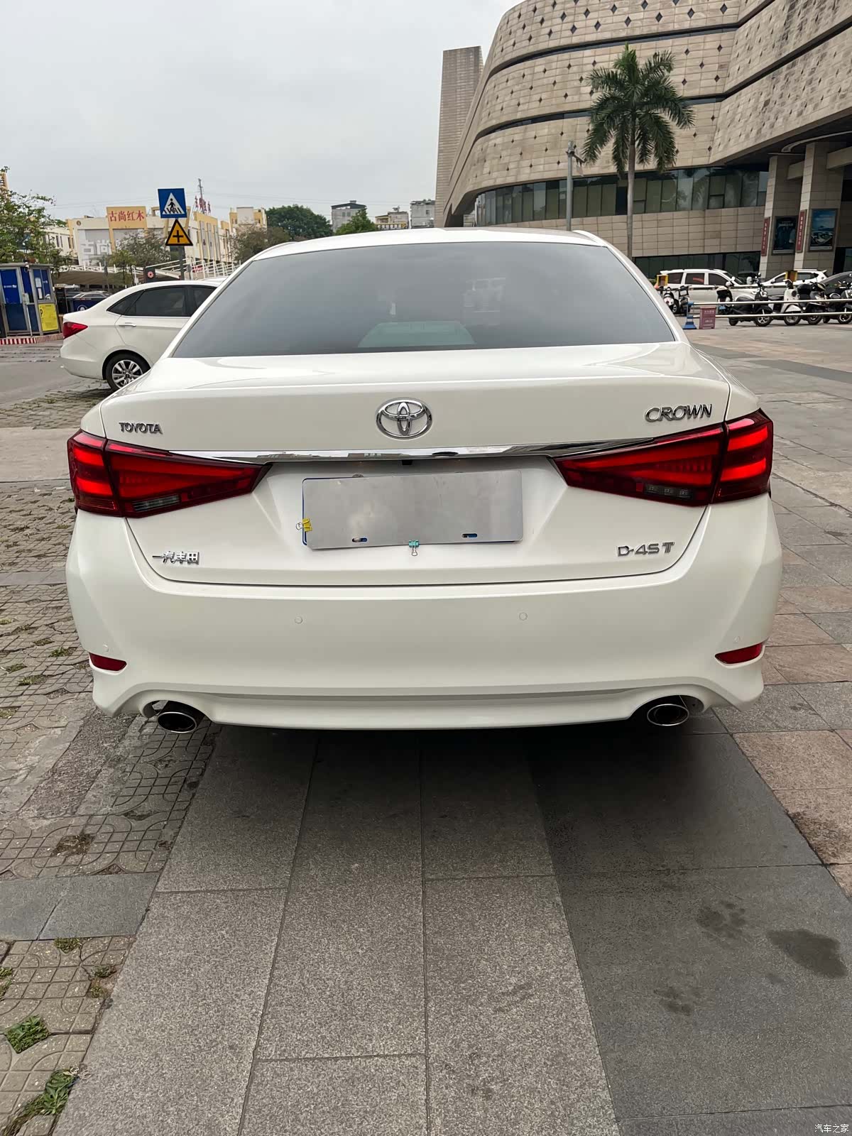 Toyota Crown, 2018 все фото