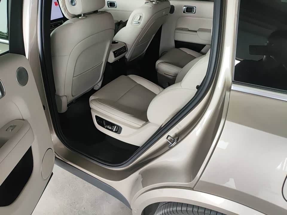 Li Auto Ideal L8