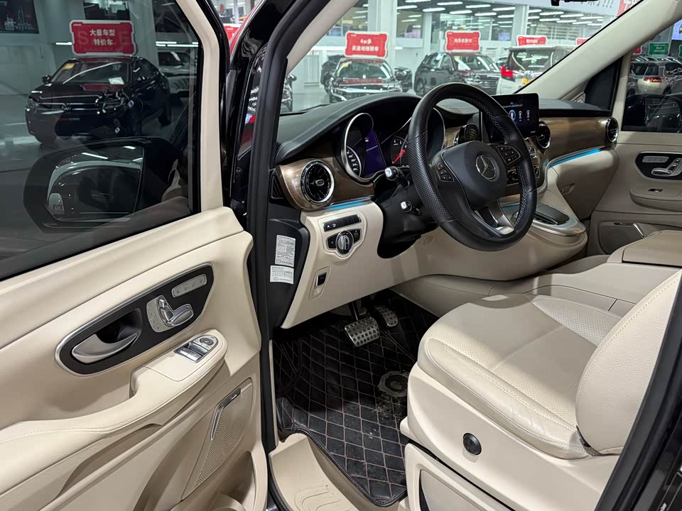 Mercedes-Benz V-class