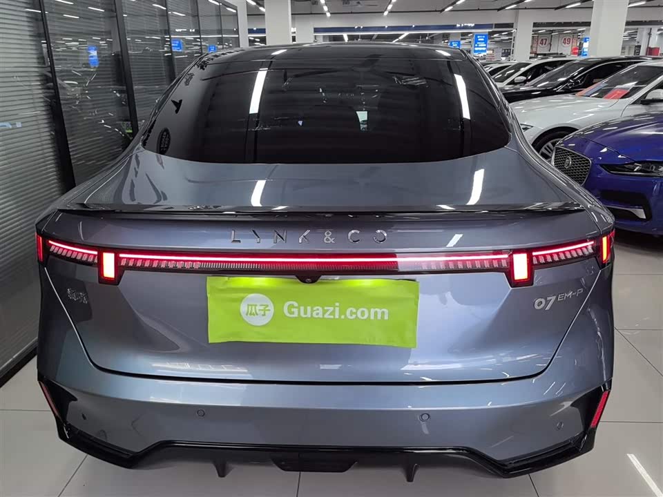 Lynk & Co 07 EM-P