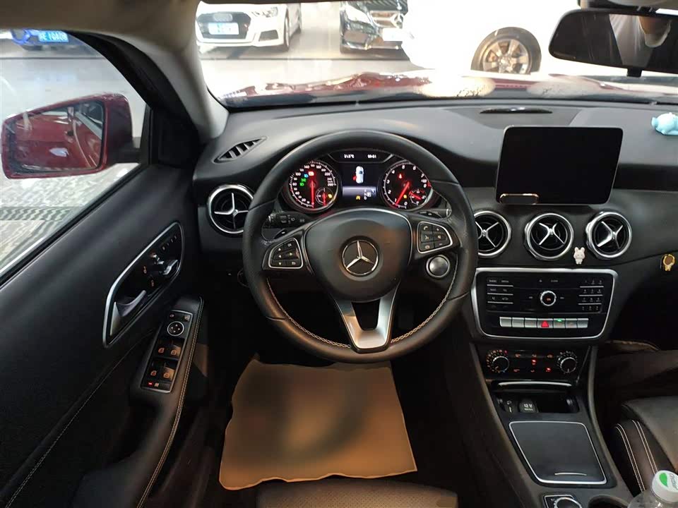 Mercedes-Benz GLA