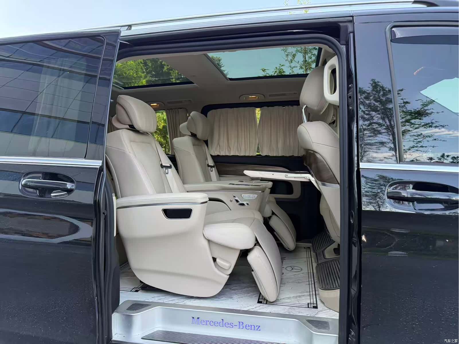 Mercedes-Benz V-Class, 2023 9