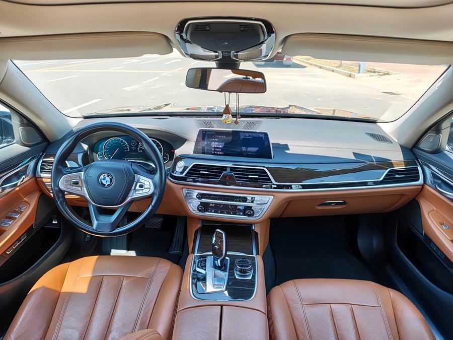 BMW 7-Series 2016, фото 9