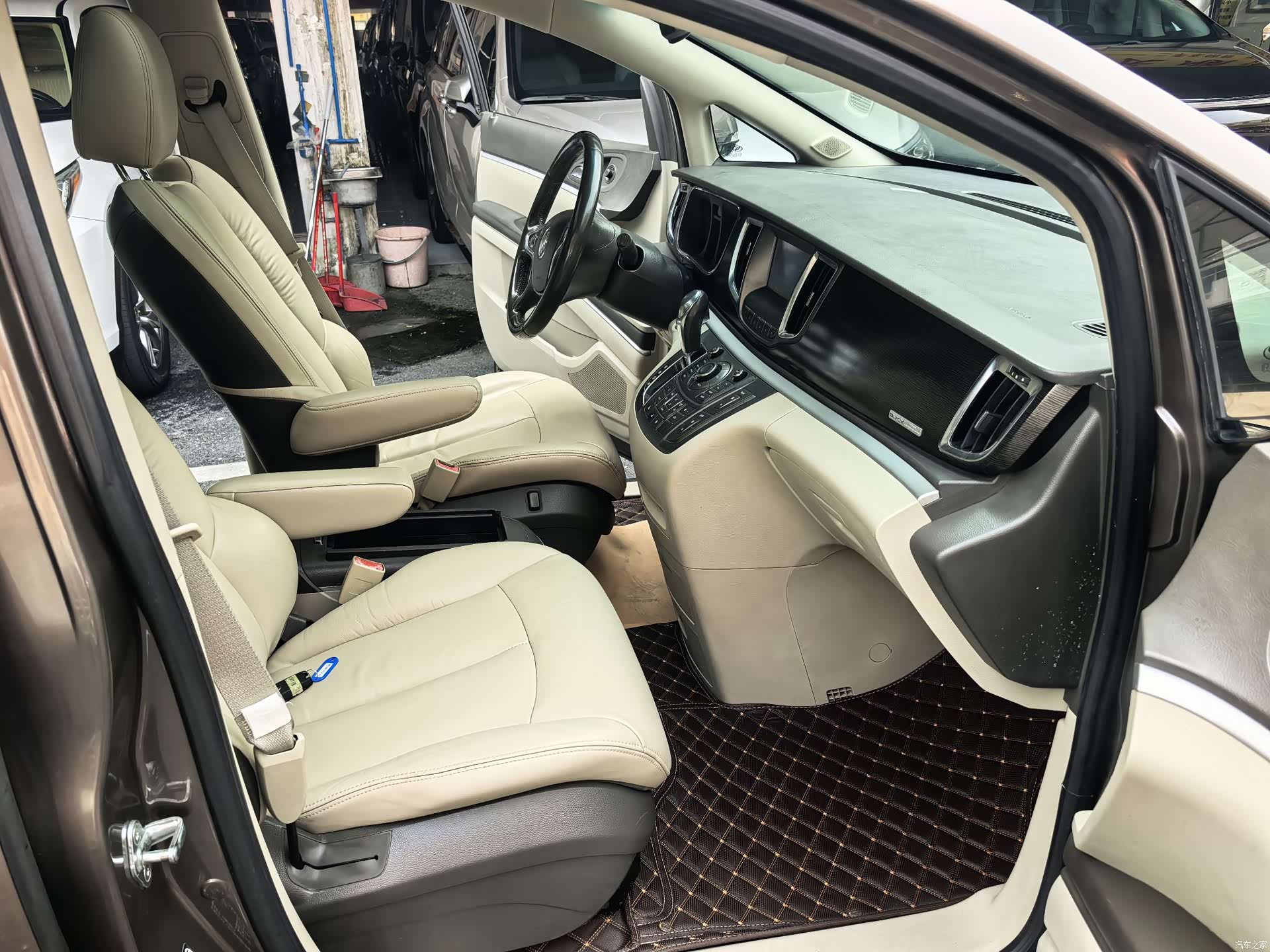 Buick GL8, 2013 11