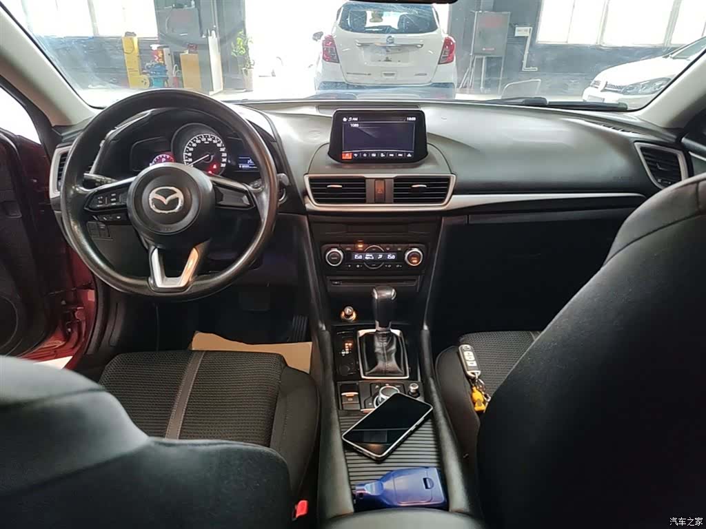 Mazda Mazda3, 2017 10