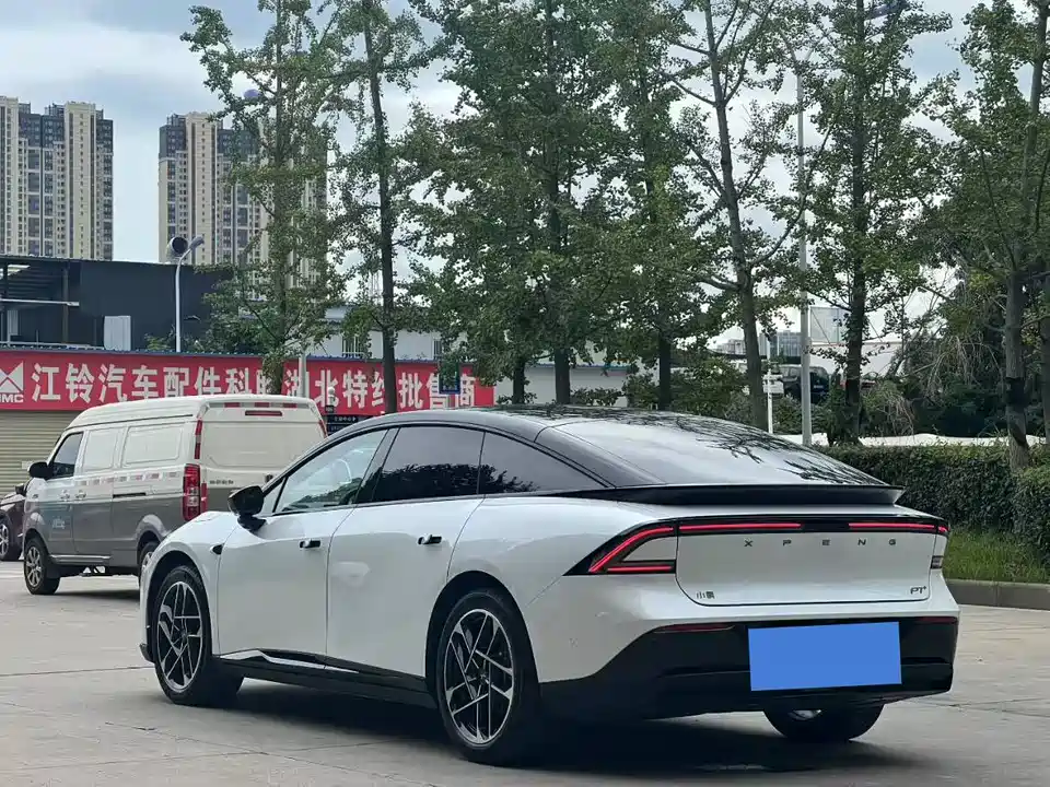 XPENG P7+