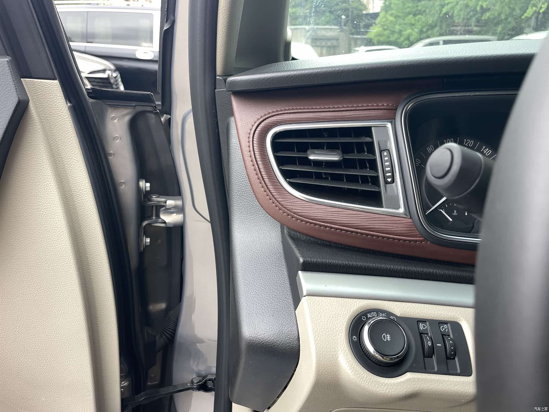 Buick GL8, 2018 15