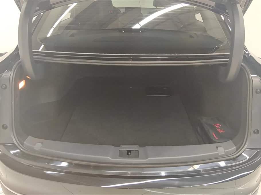 Hongqi E-QM5