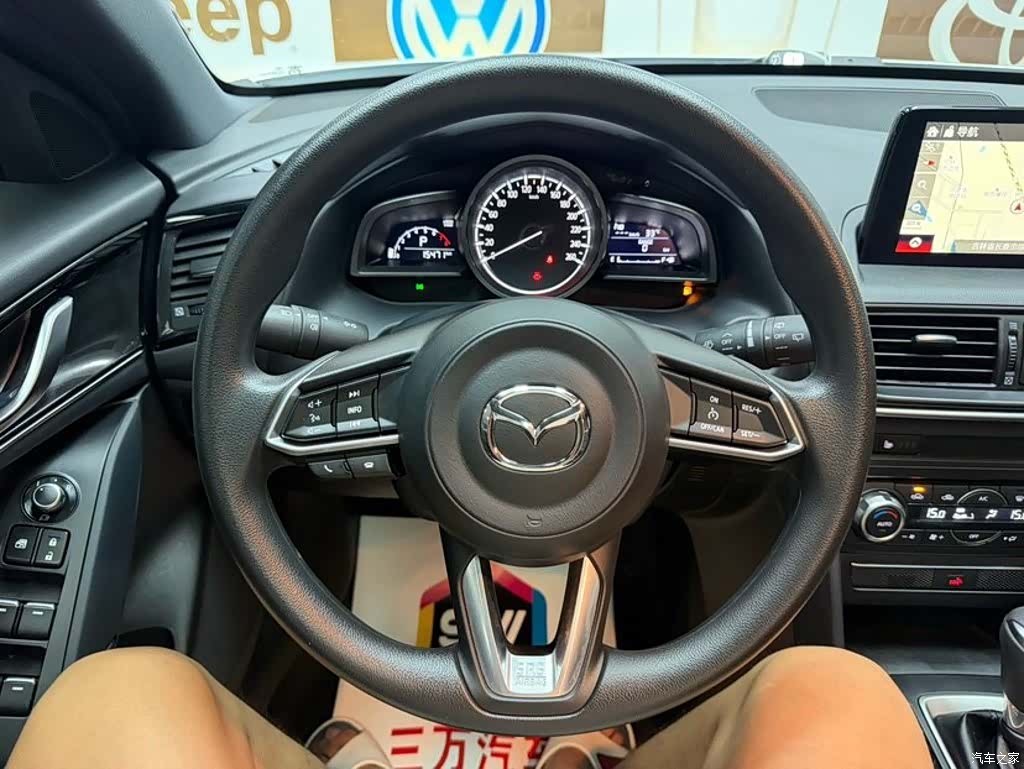 Mazda CX-4, 2023 12
