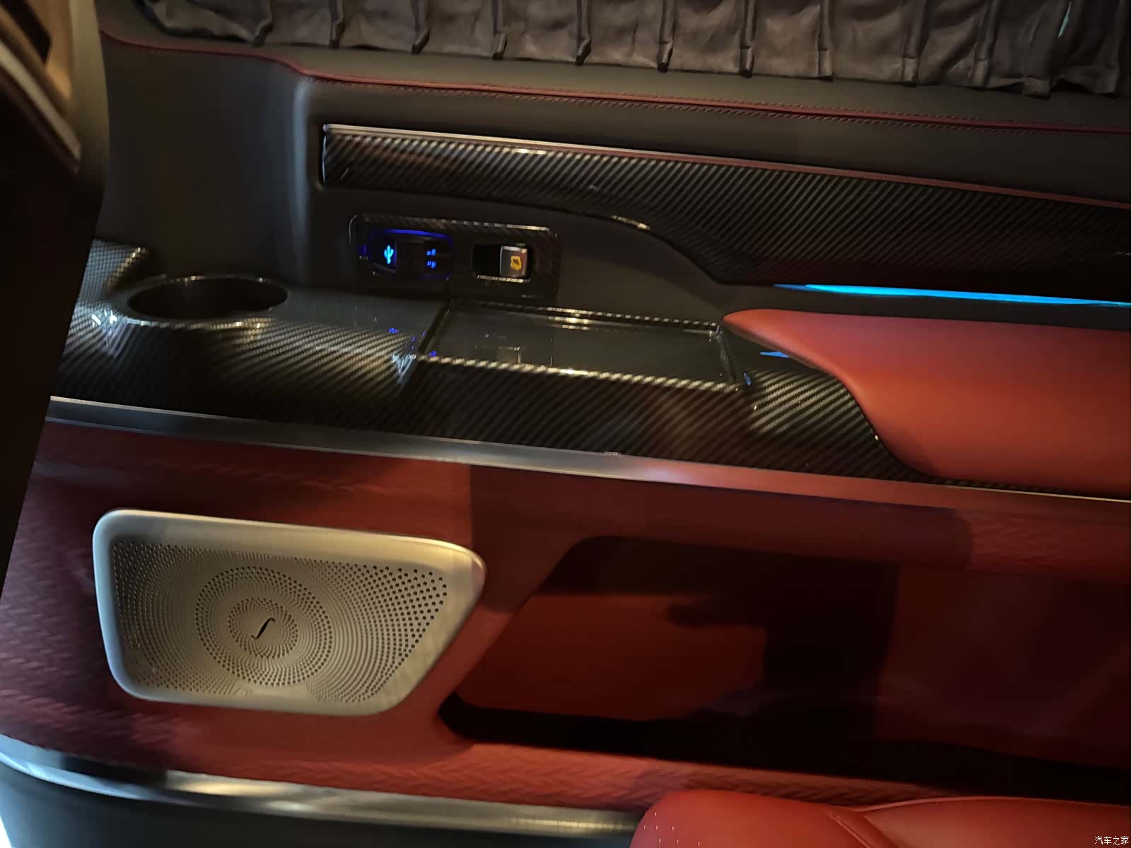Mercedes-Benz 7, 2021 17