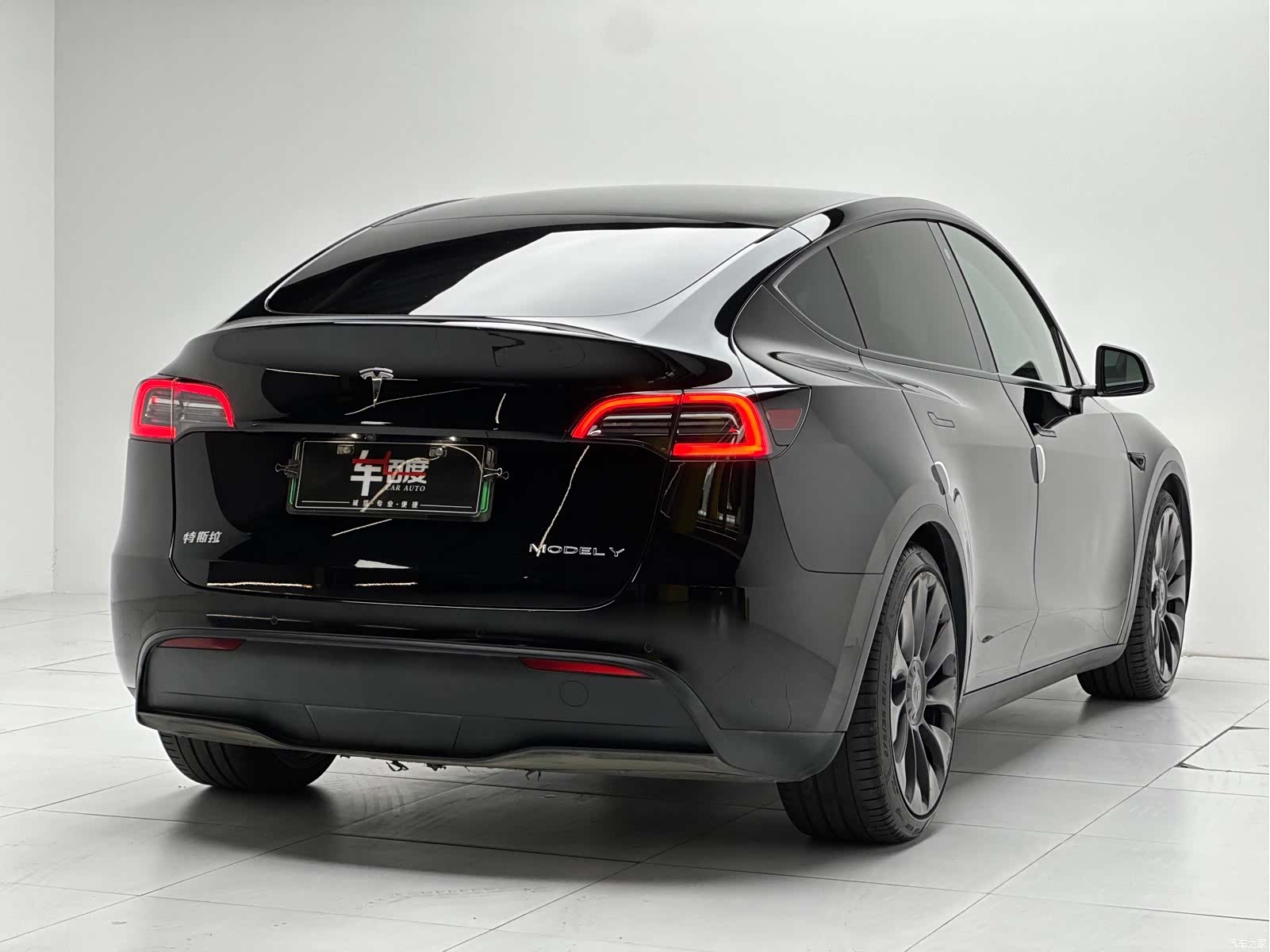 Tesla Model Y, 2022 4