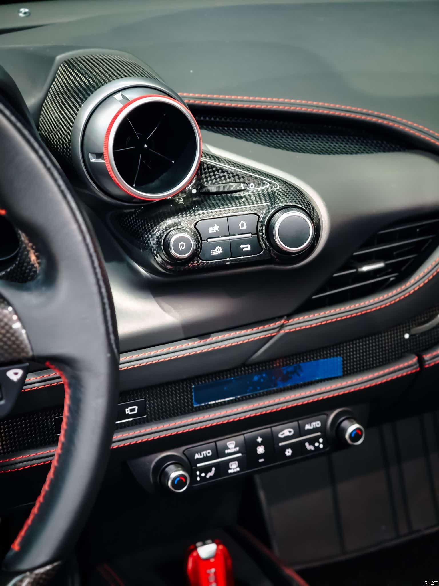 Ferrari F8, 2023 18