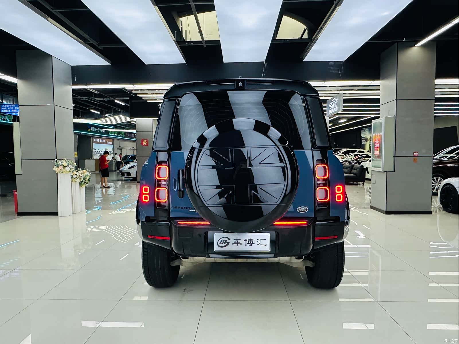 Land Rover Defender, 2021 6