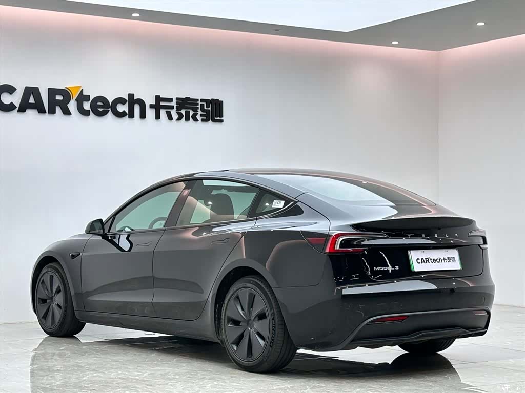 Tesla Model 3, 2025 3