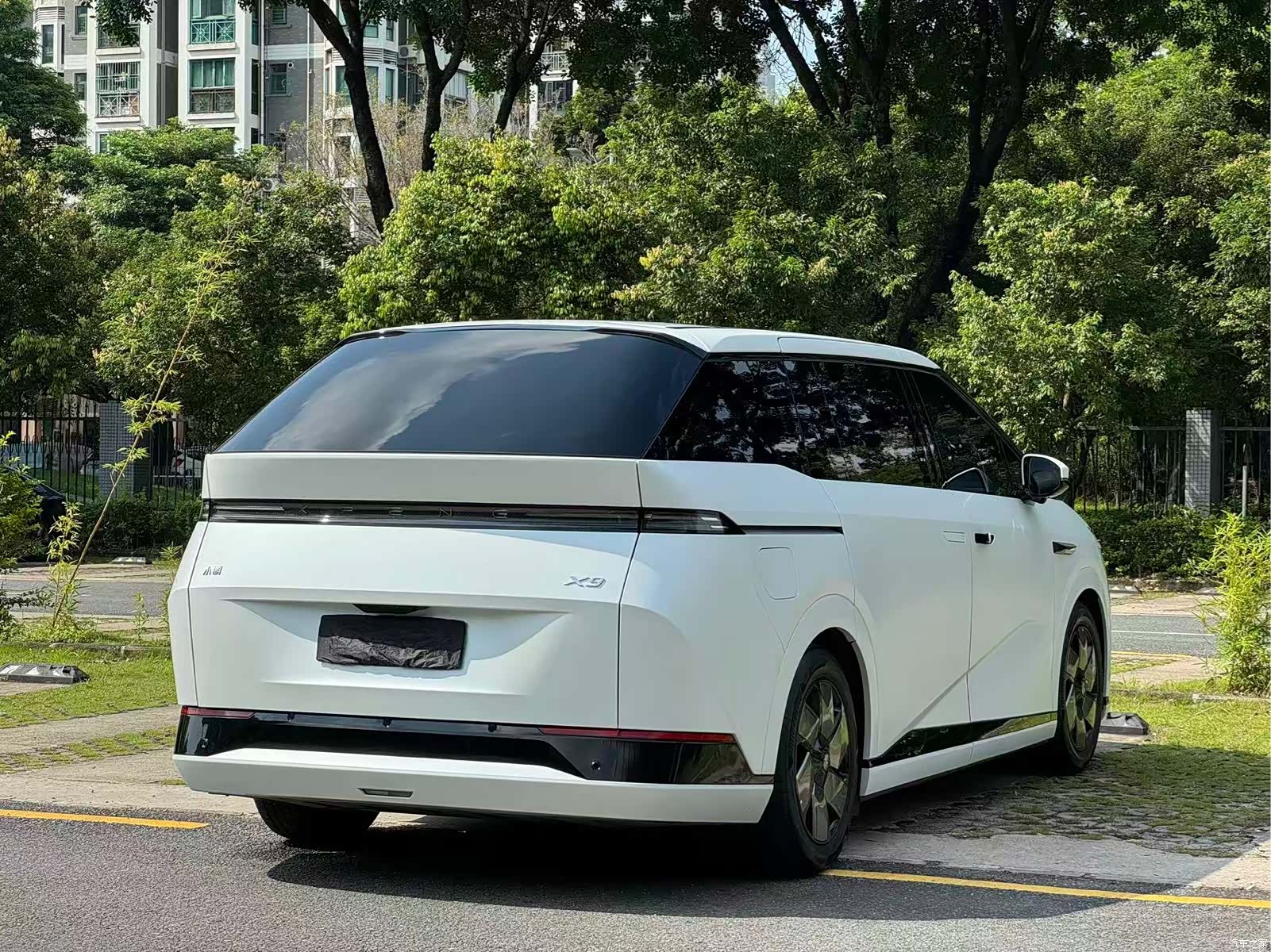 Xpeng X9, 2024 18