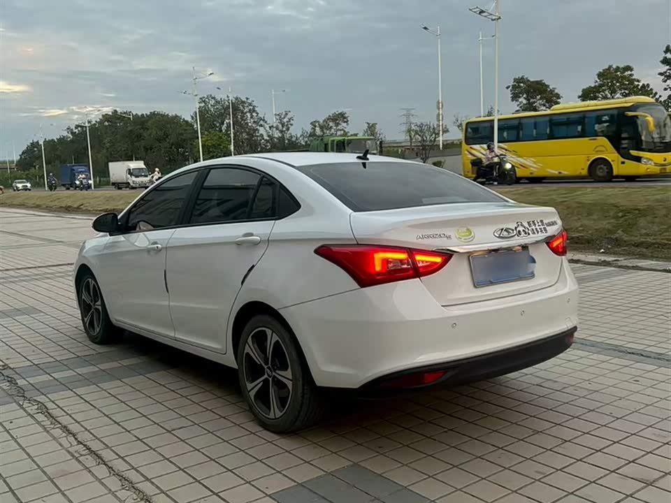 Chery Arrizo 5