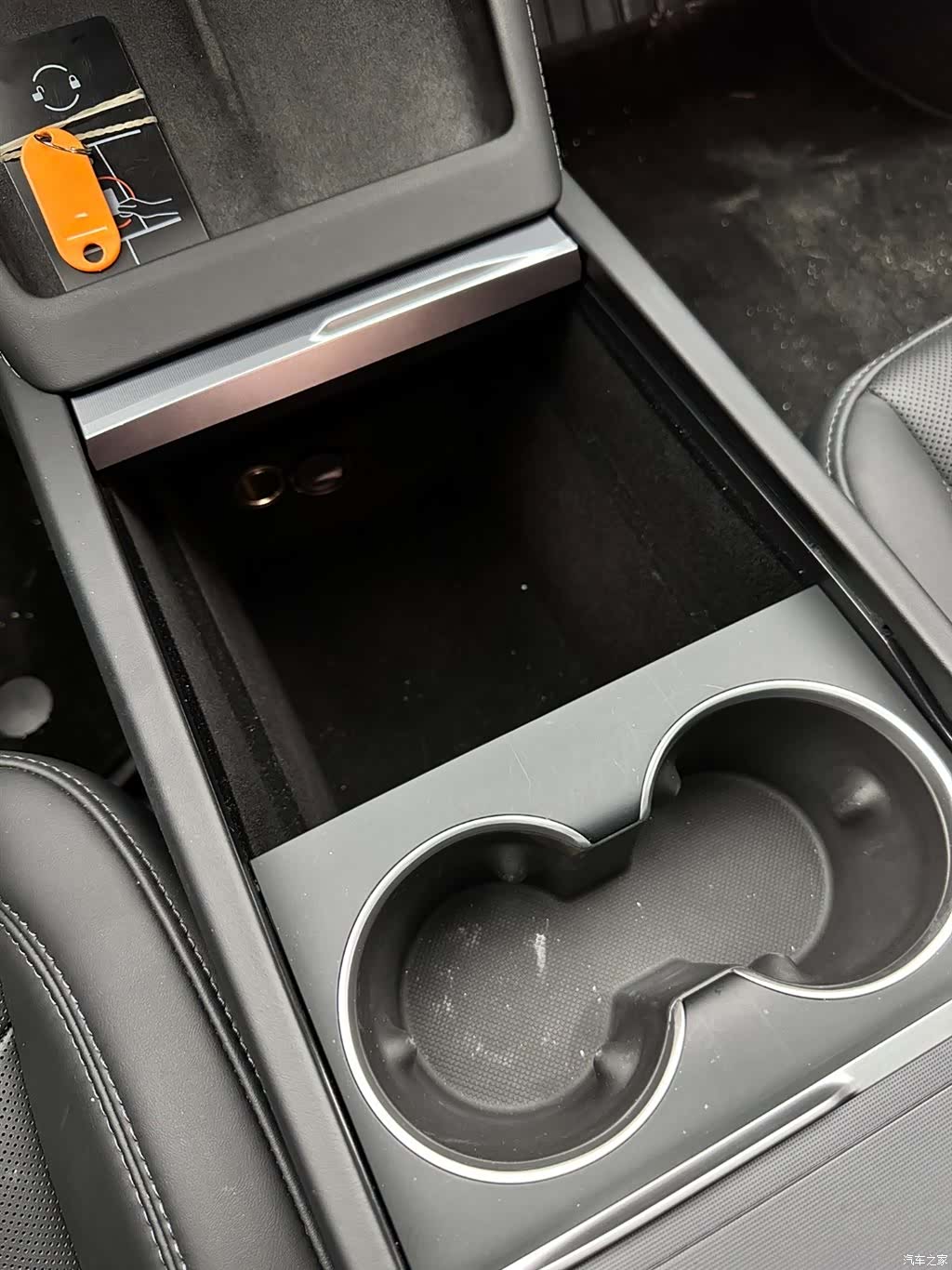 Tesla Model 3, 2025 17