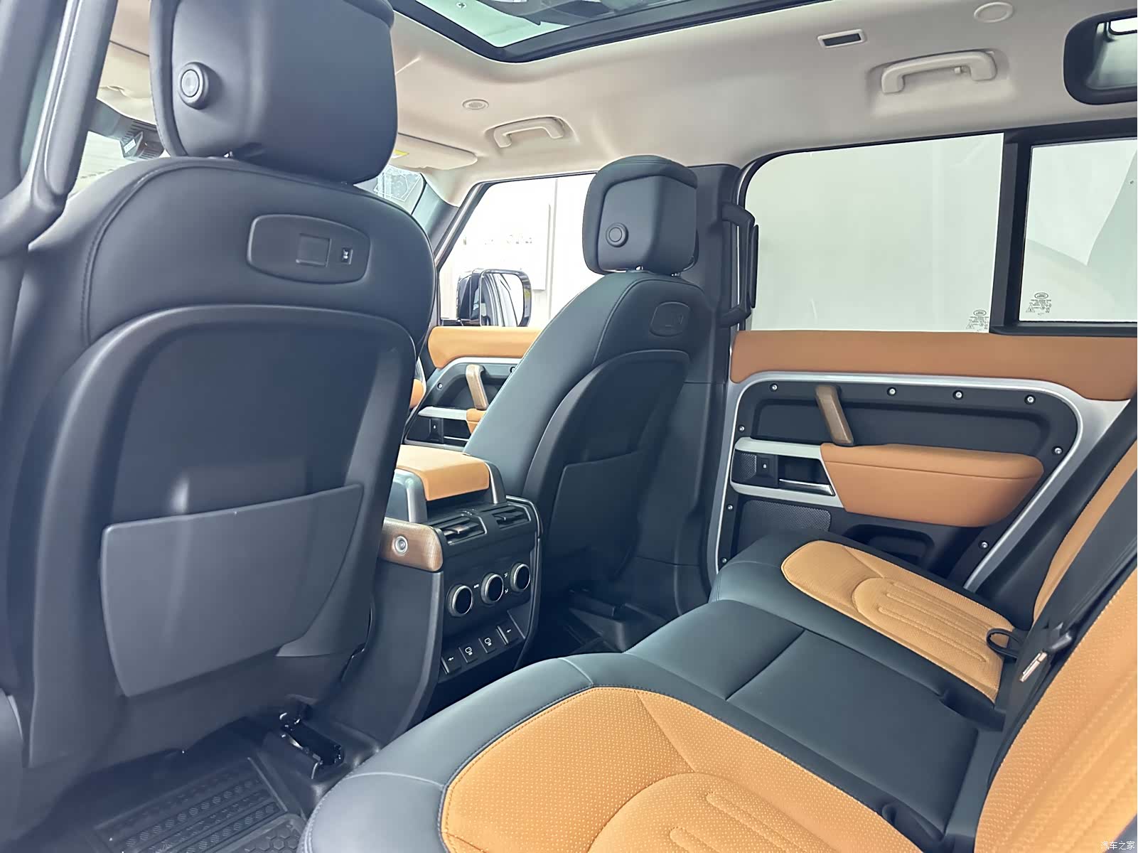 Land Rover Defender, 2021 12