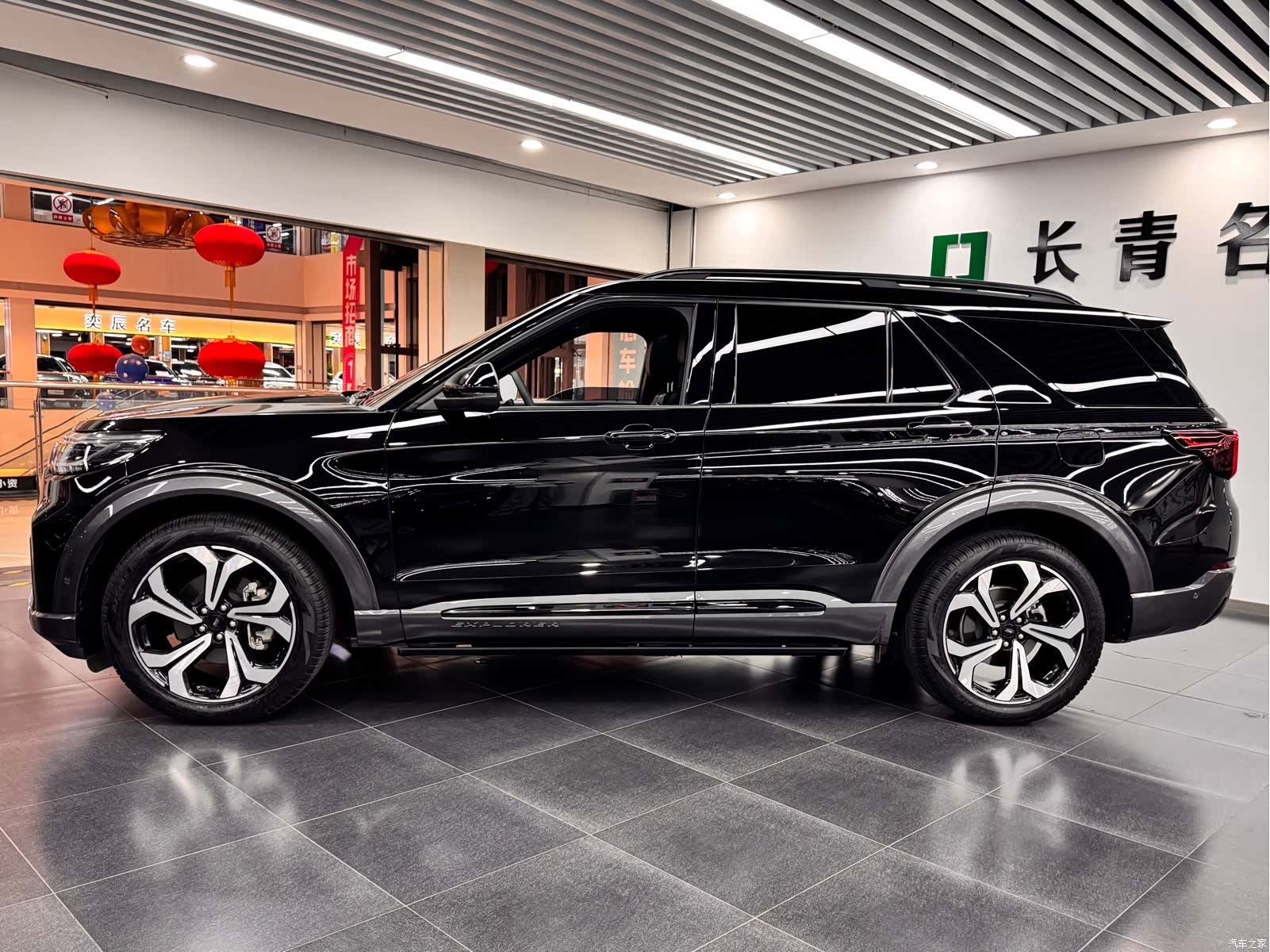 Ford Explorer, 2023 3