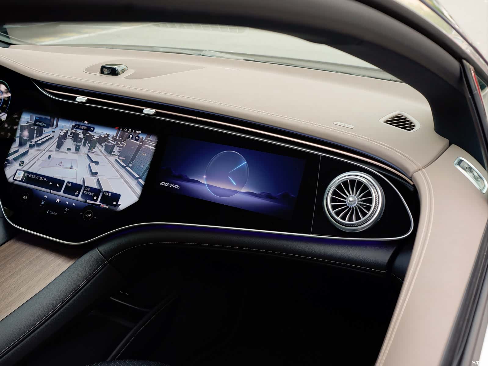 Mercedes-Benz EQS, 2024 19