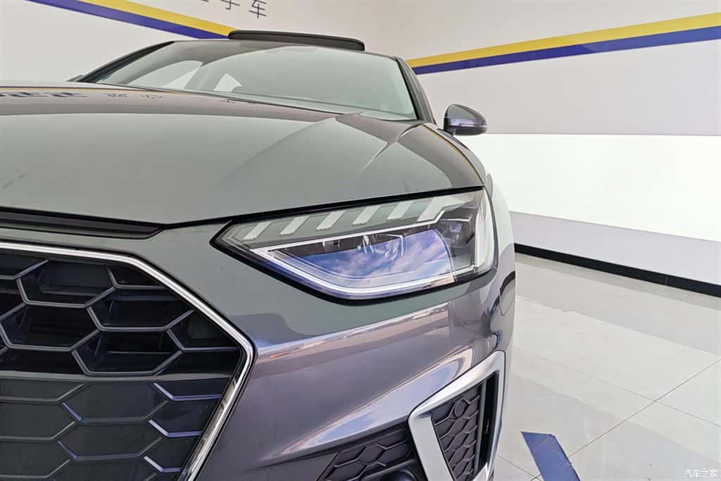 Audi A4L, 2021 все фото