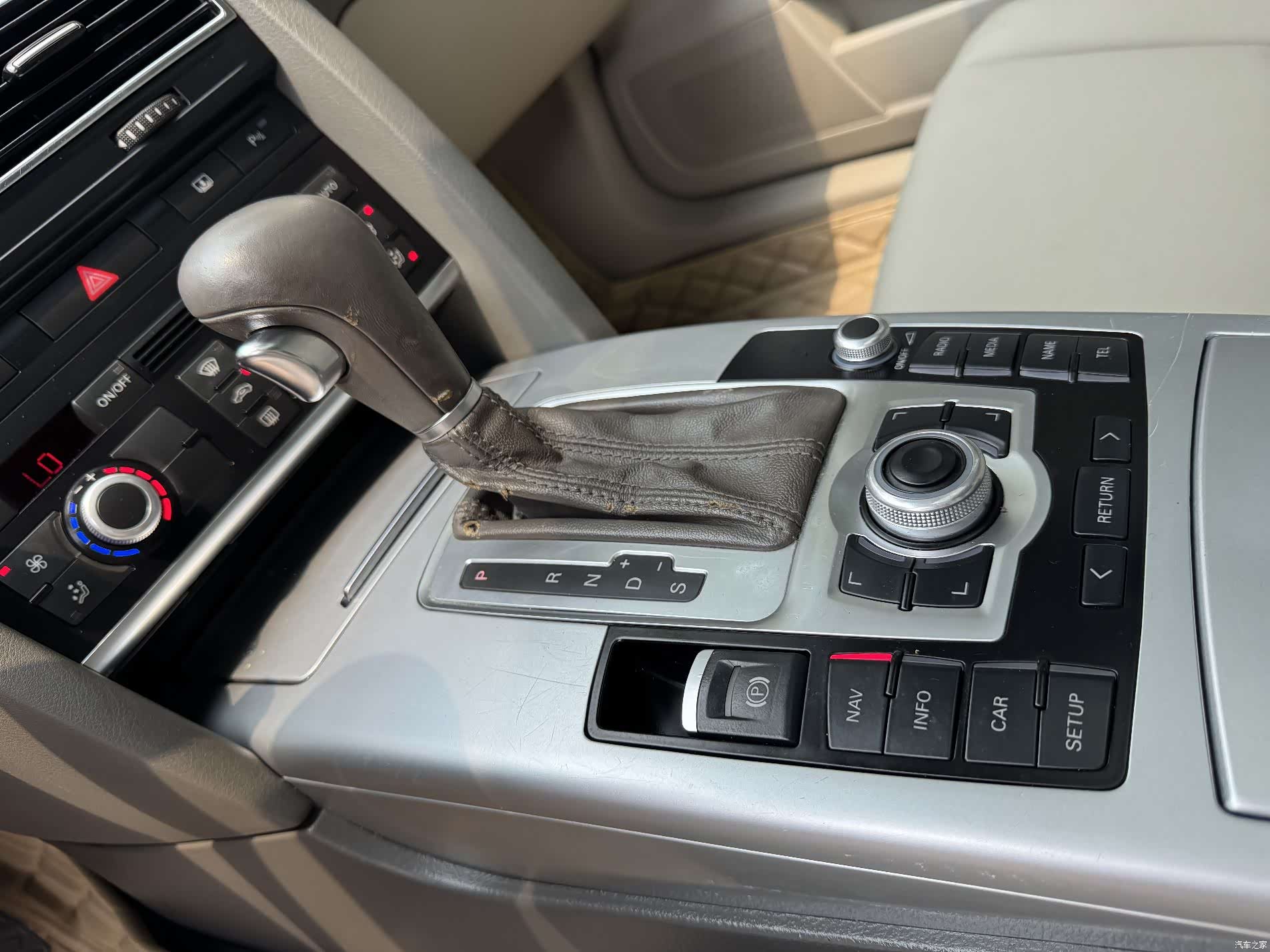 Audi A6L, 2011 10