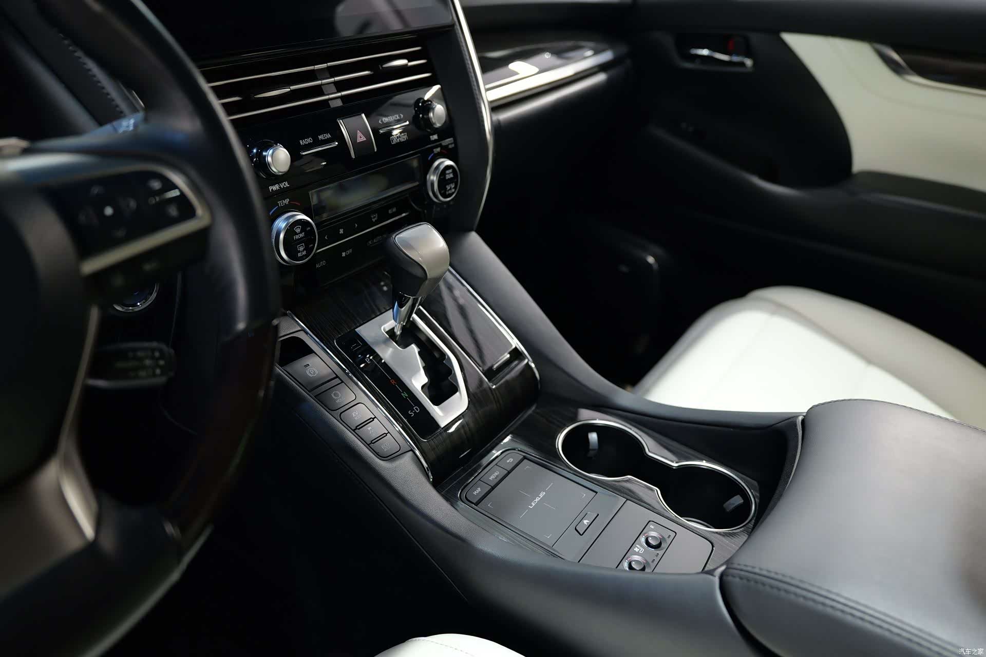 Lexus LM, 2023 8