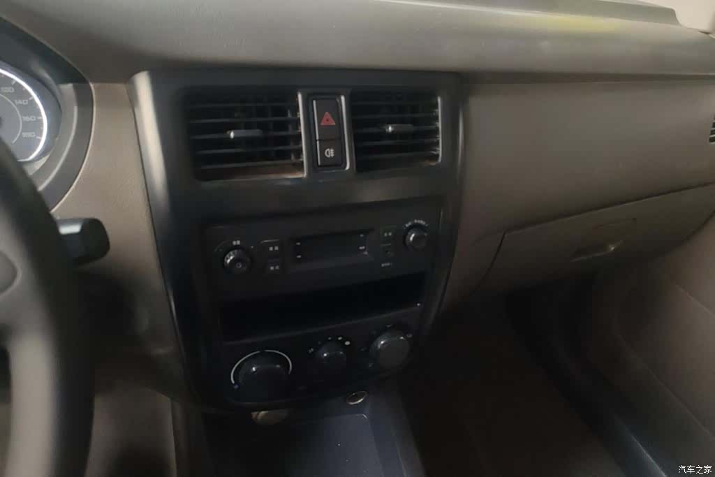 Wuling V, 2019 13