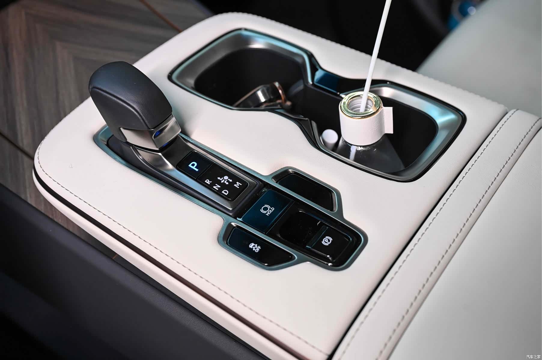 Lexus LM, 2024 8