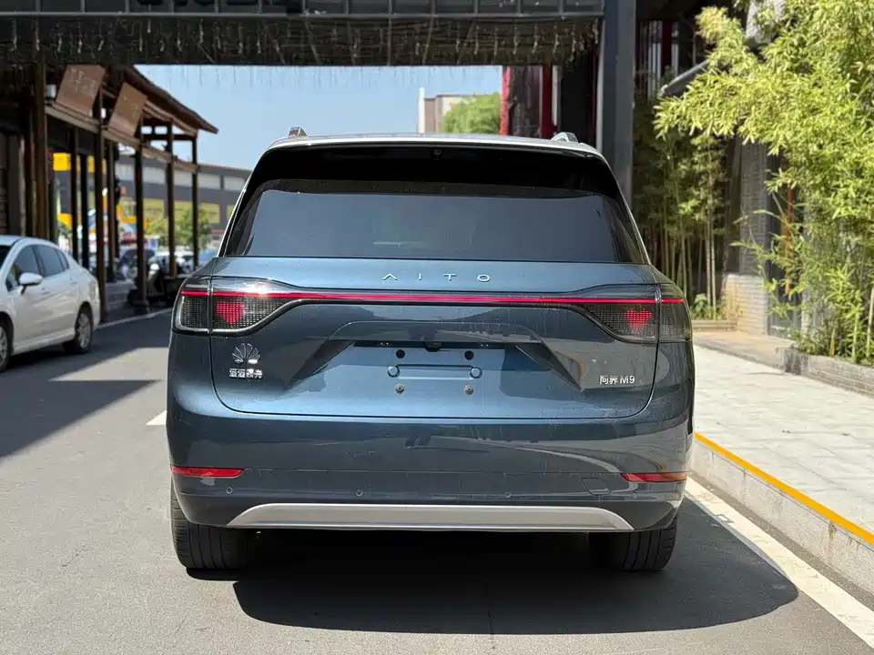 AITO Ask the world M9