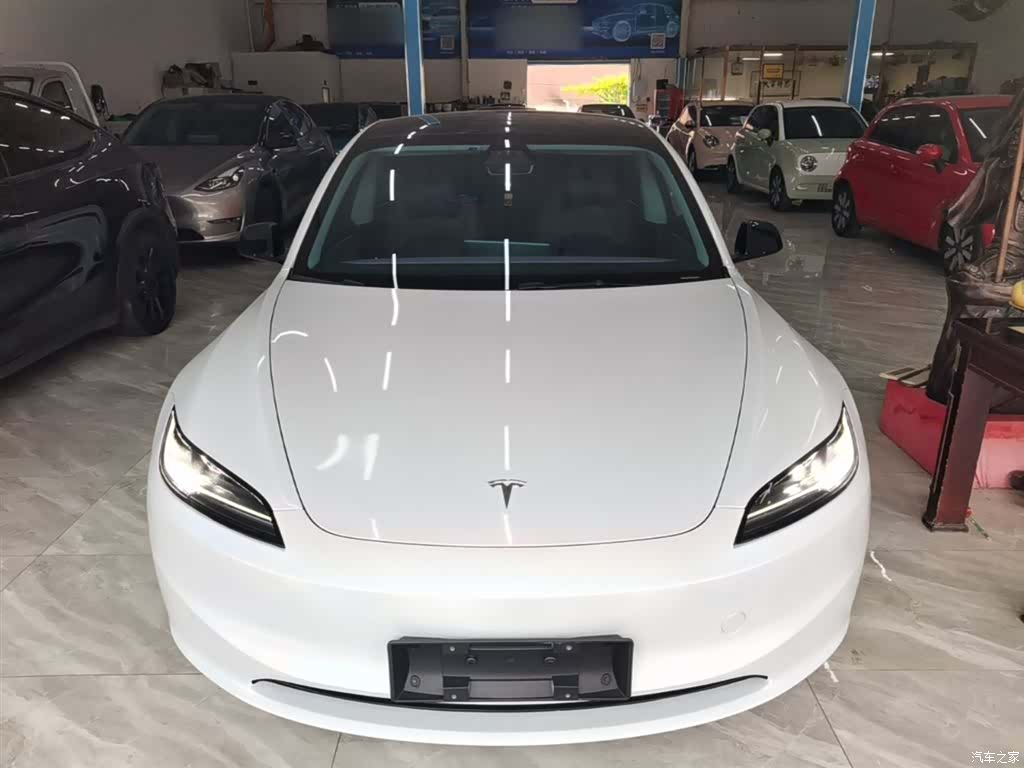 Tesla Model 3, 2025 3