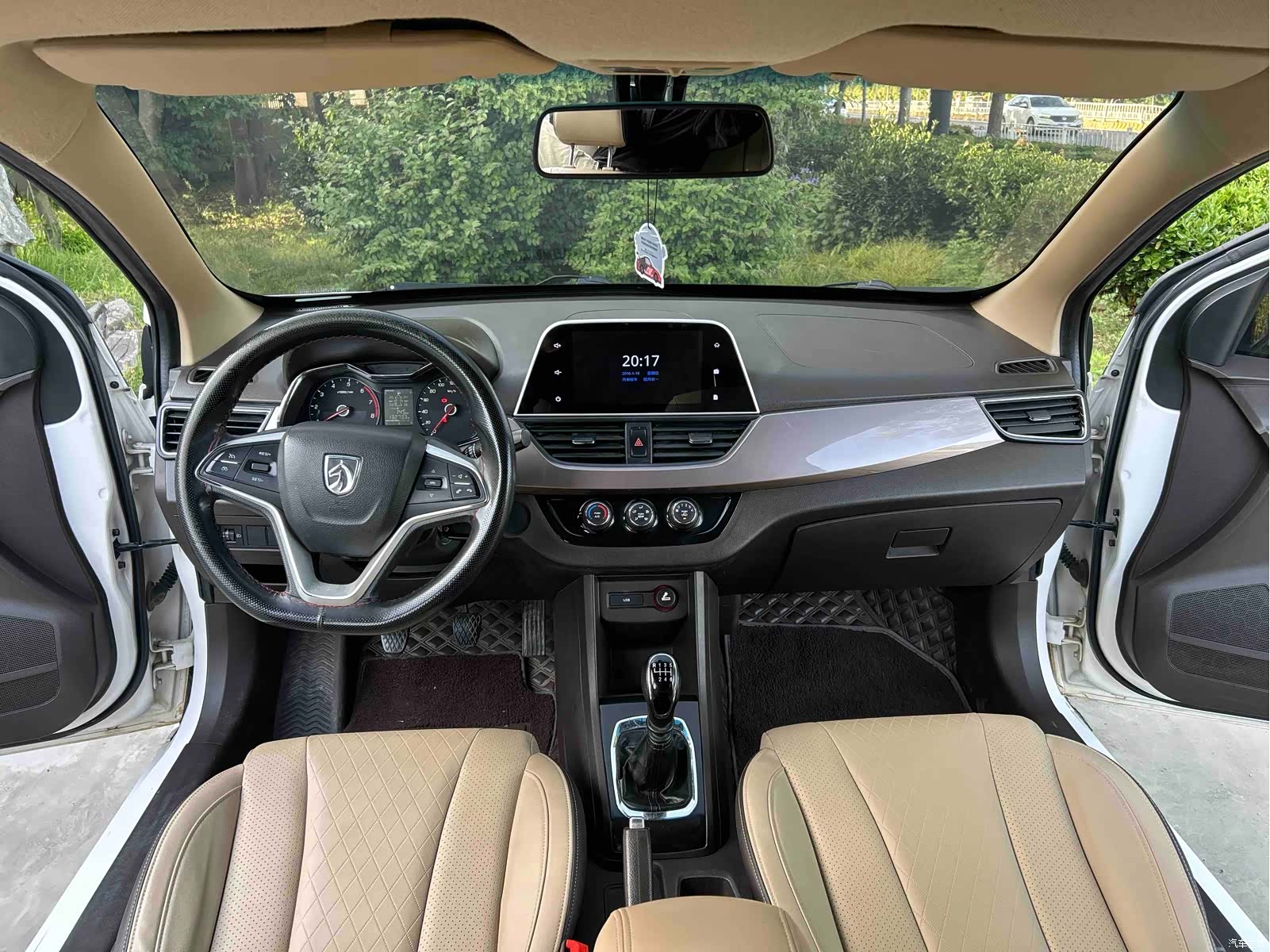 Wuling 310W, 2018 11