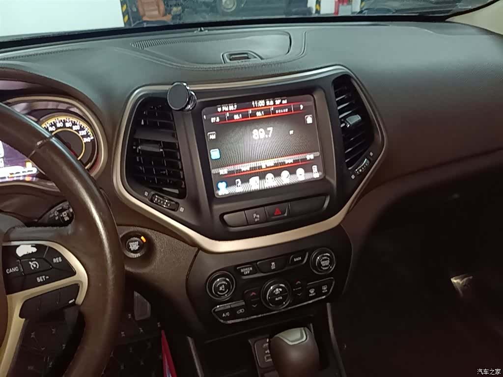 Jeep Cherokee, 2017 13