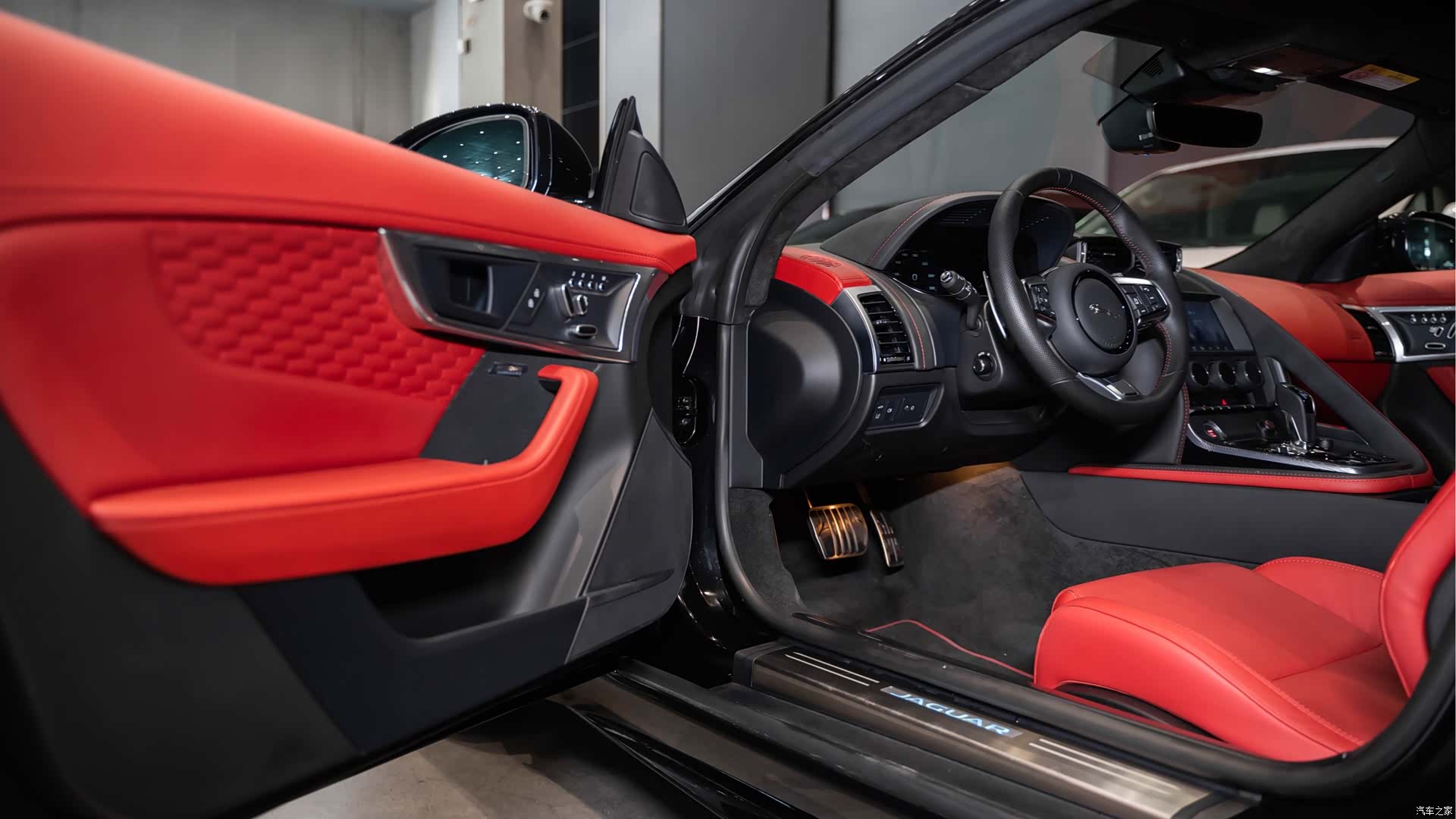 Jaguar F-TYPE, 2023 9
