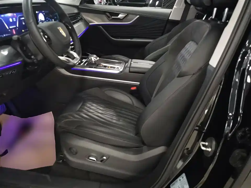 Hongqi HS5