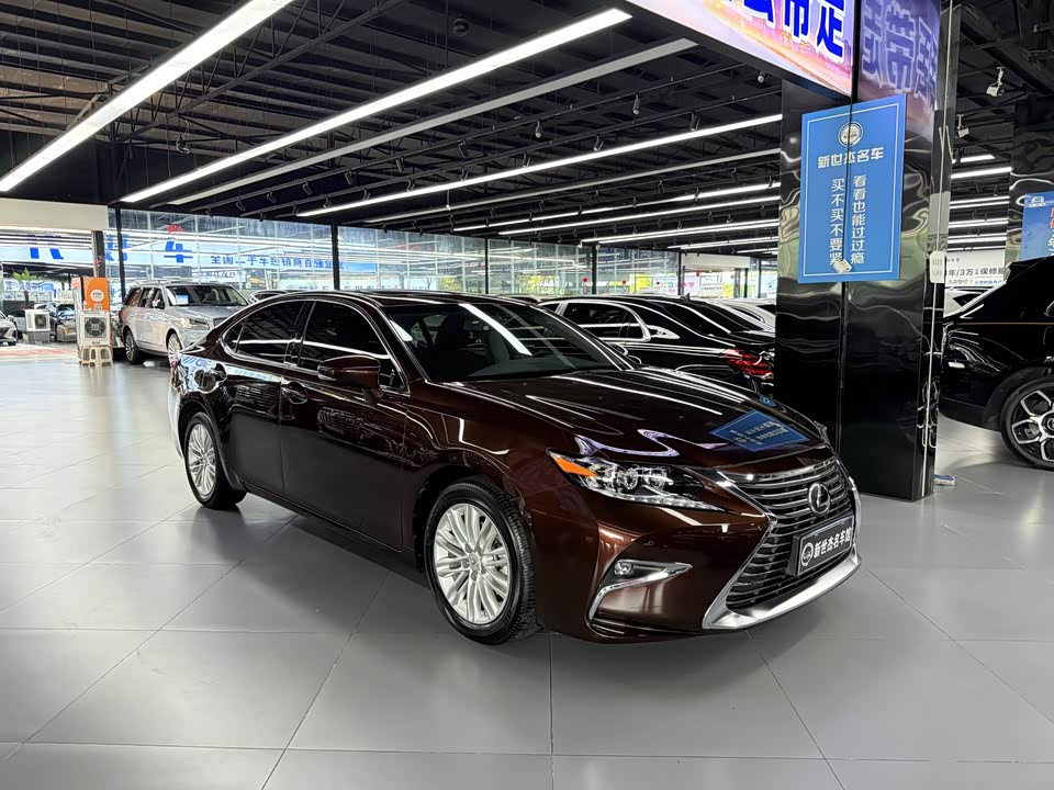 Lexus ES