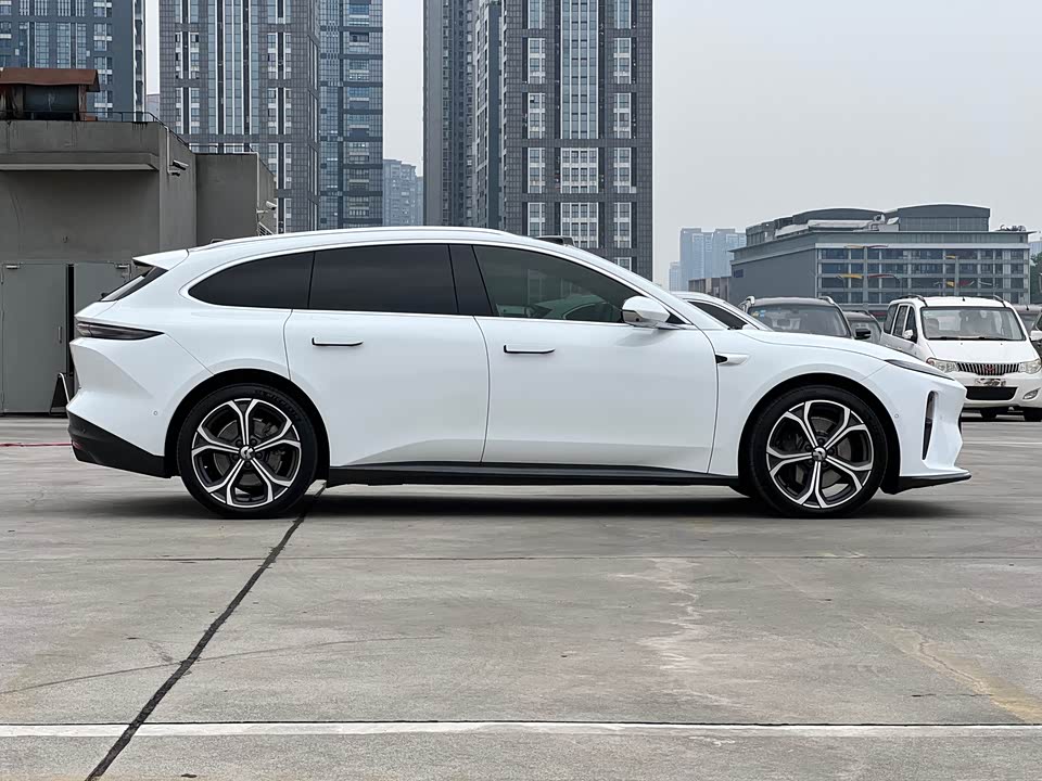 NIO ET5T