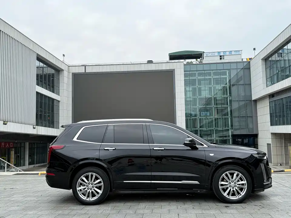 Cadillac XT6