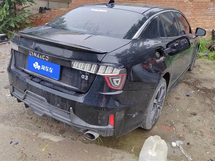Lynk & Co 03