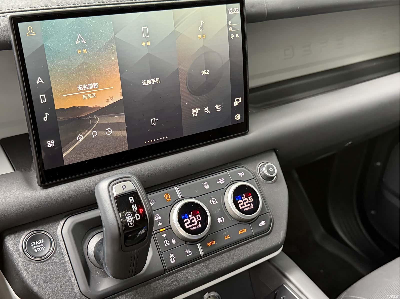 Land Rover Defender, 2023 12