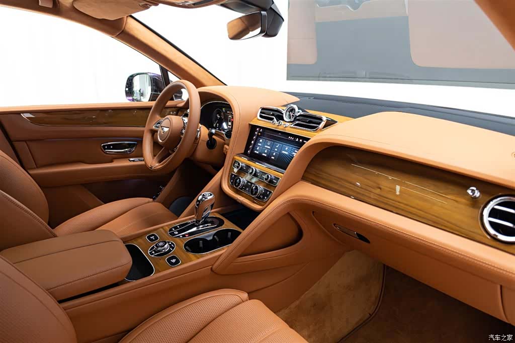 Bentley Bentayga, 2021 16