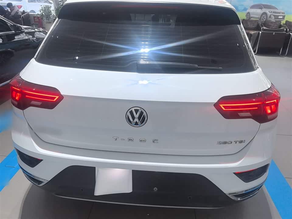 Volkswagen T-ROC exploring Songs